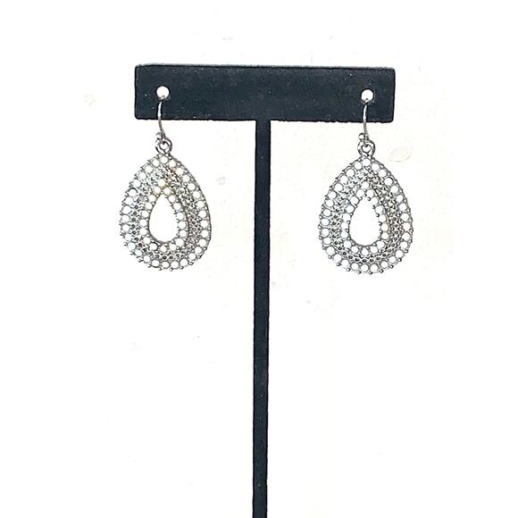 Silver Tone White Beaded Oval Teardrop Dangle Drop Earrings EUC - Picture 8 of 8